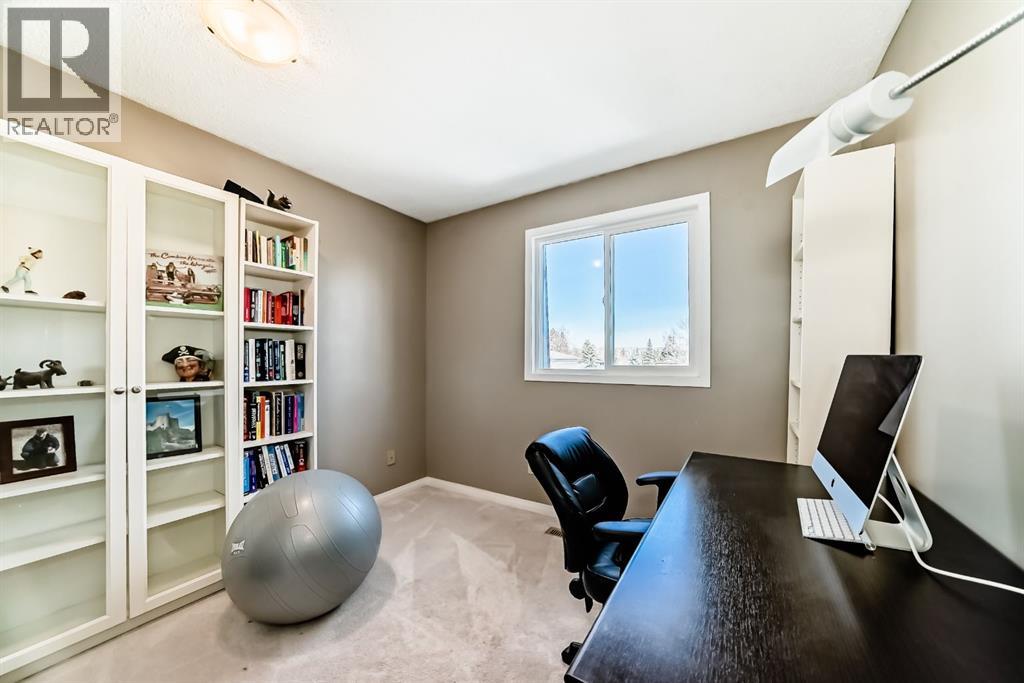 Single Family House for Sale in  Silvergrove Road NW Silver Springs Calgary 