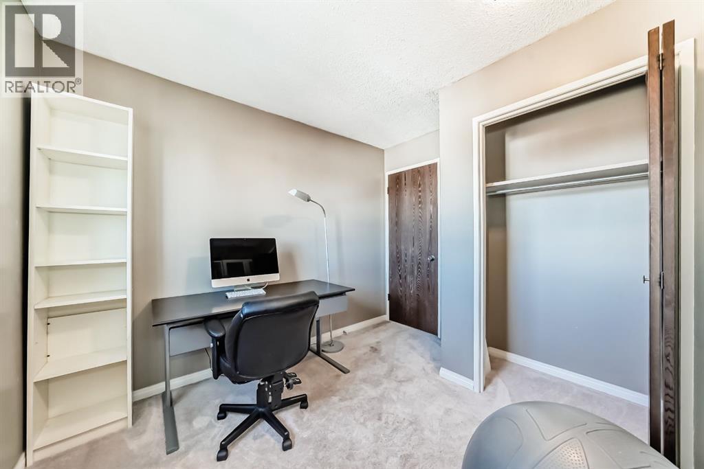 Single Family House for Sale in  Silvergrove Road NW Silver Springs Calgary 