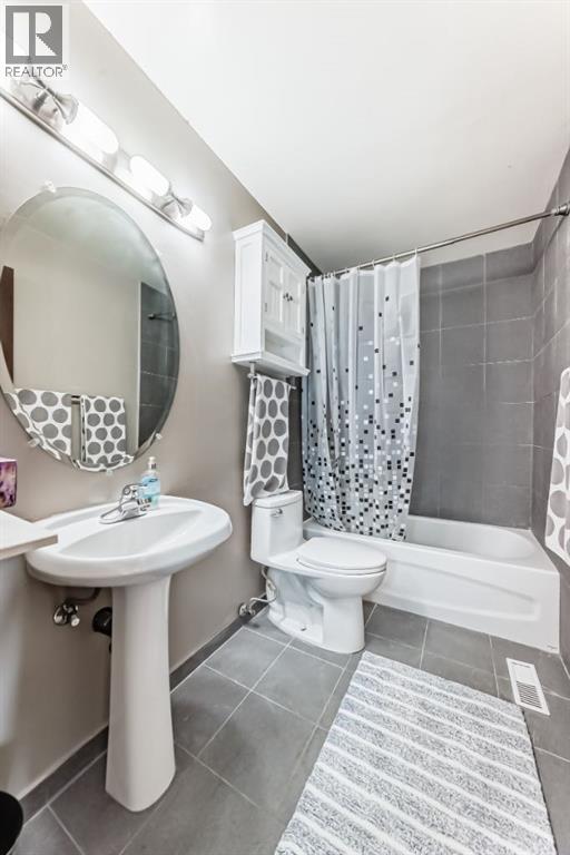 Single Family House for Sale in  Silvergrove Road NW Silver Springs Calgary 