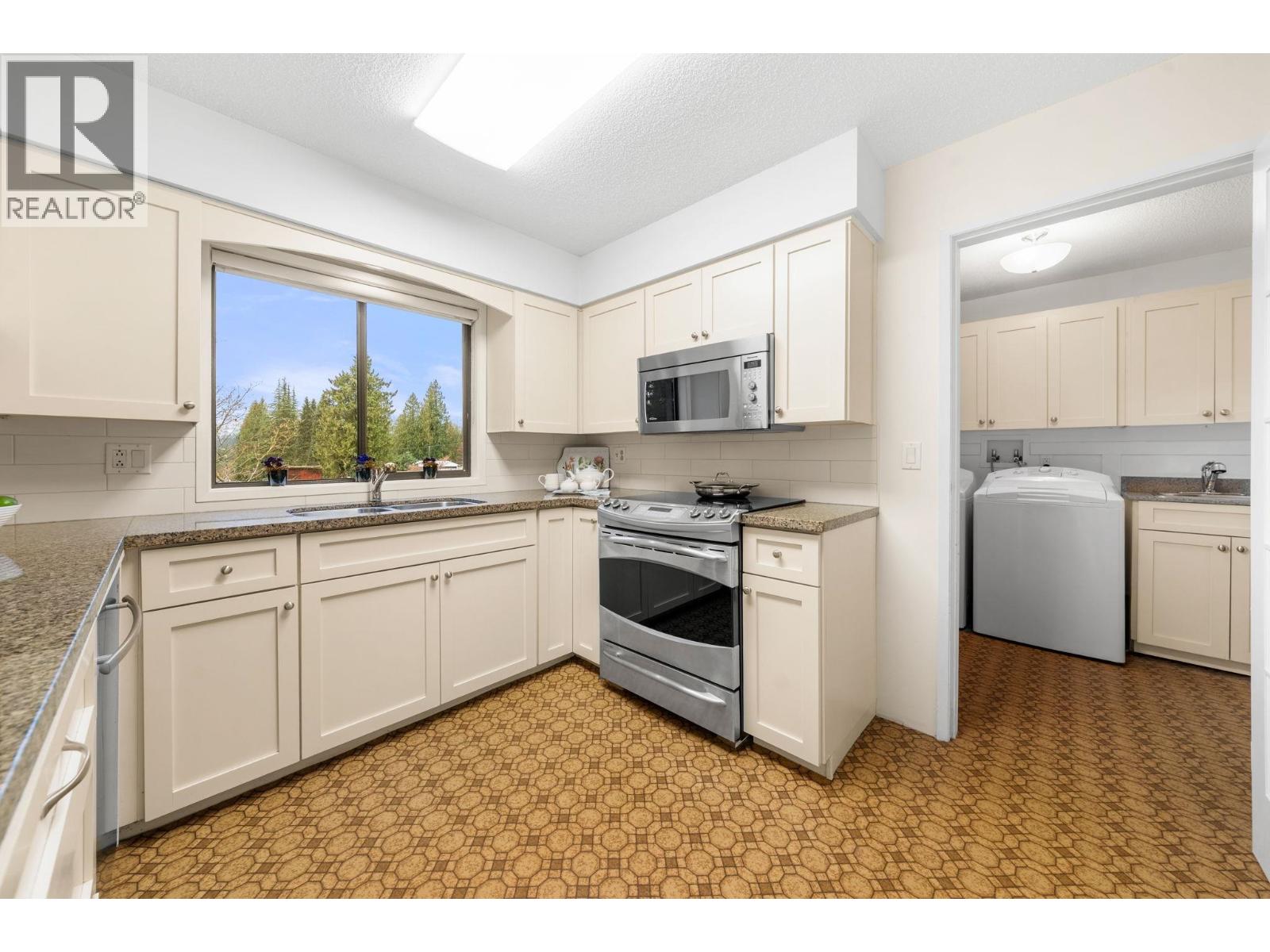 4877 CEDARCREST AVENUE, North Vancouver