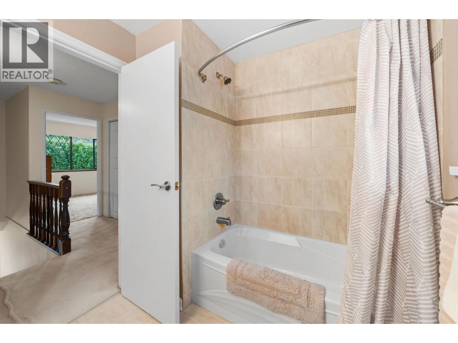 4877 CEDARCREST AVENUE, North Vancouver