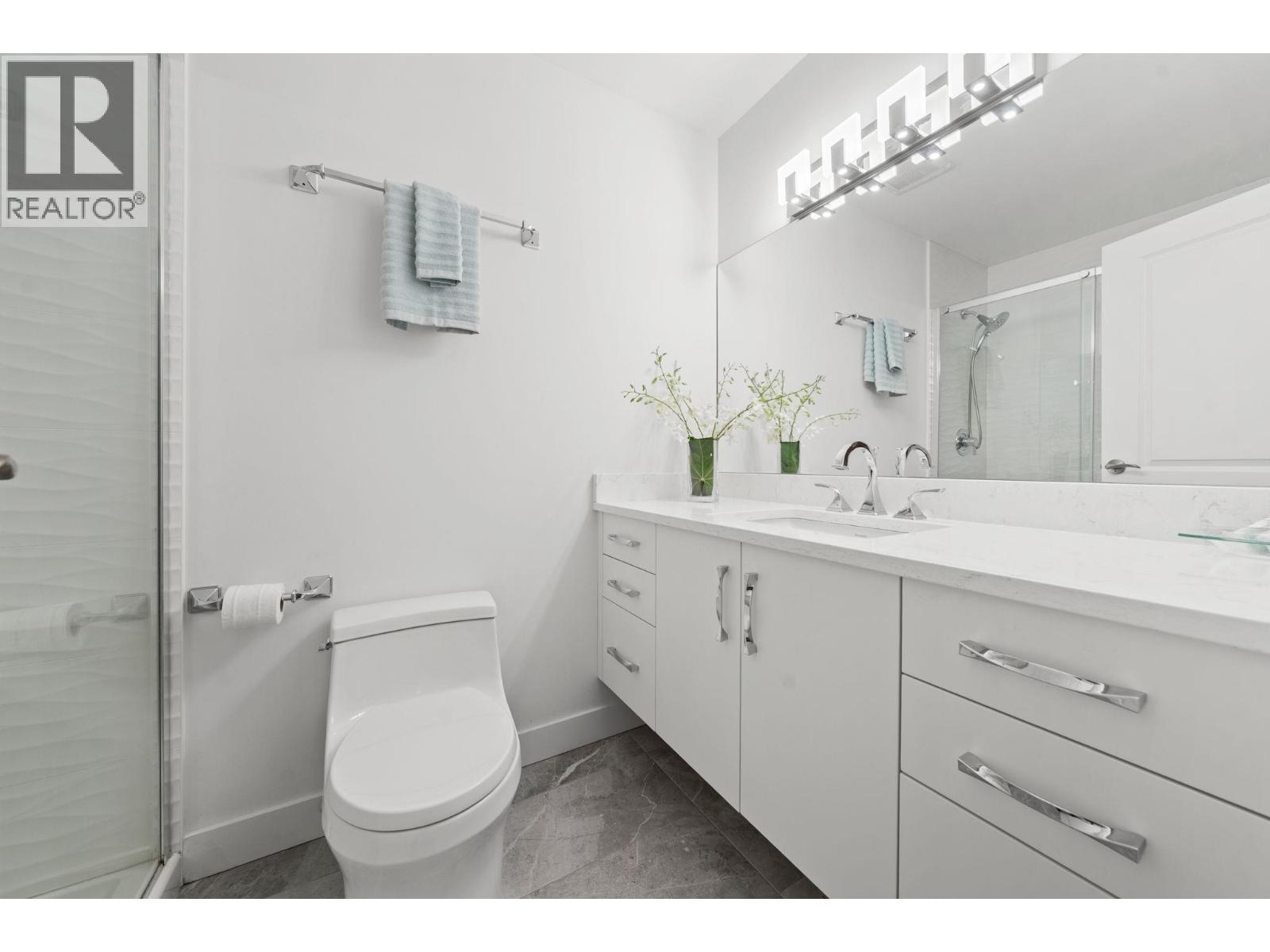 4877 CEDARCREST AVENUE, North Vancouver