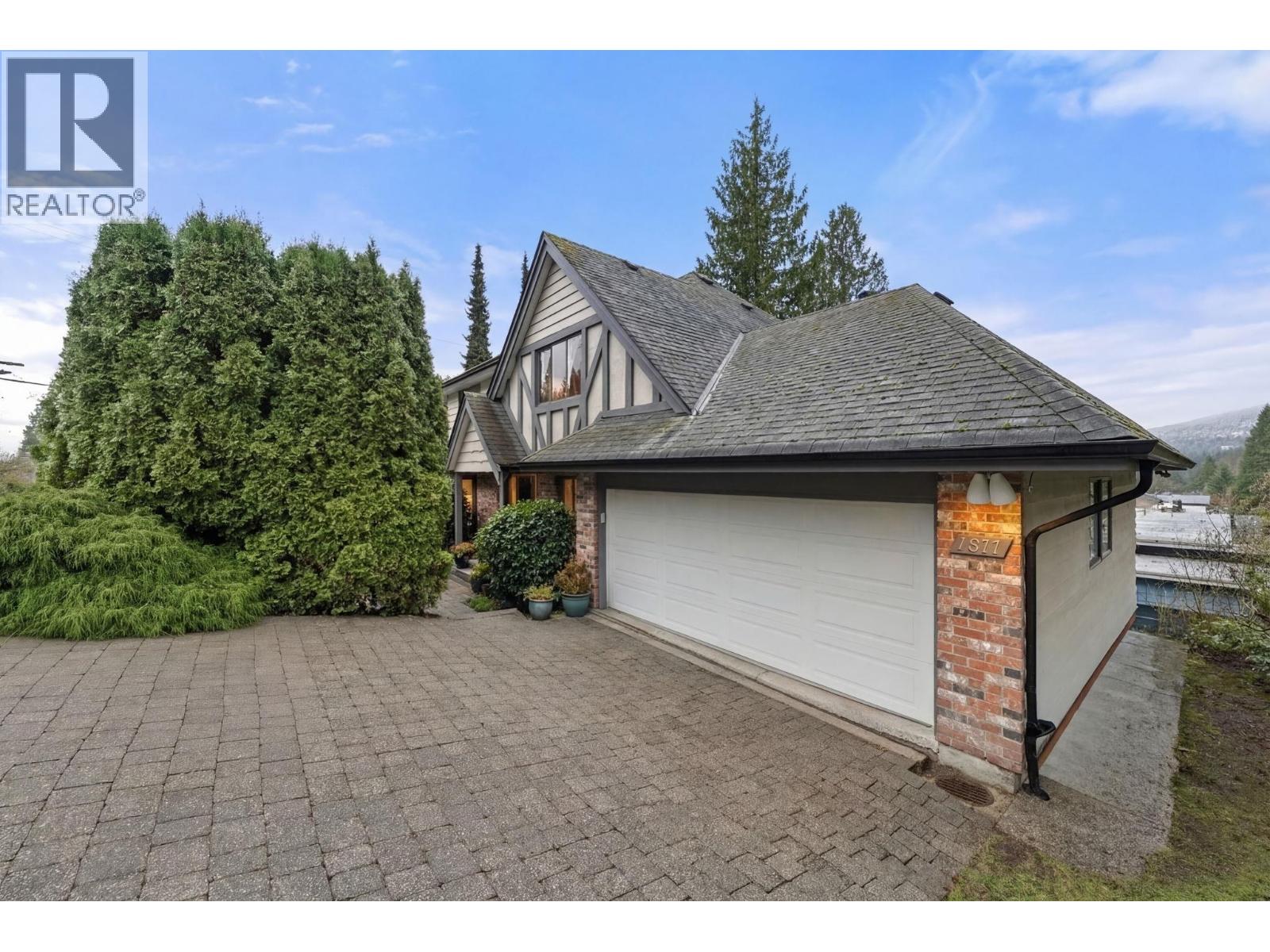 4877 CEDARCREST AVENUE, North Vancouver