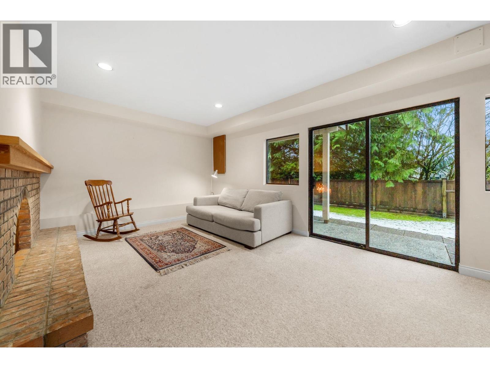 4877 CEDARCREST AVENUE, North Vancouver