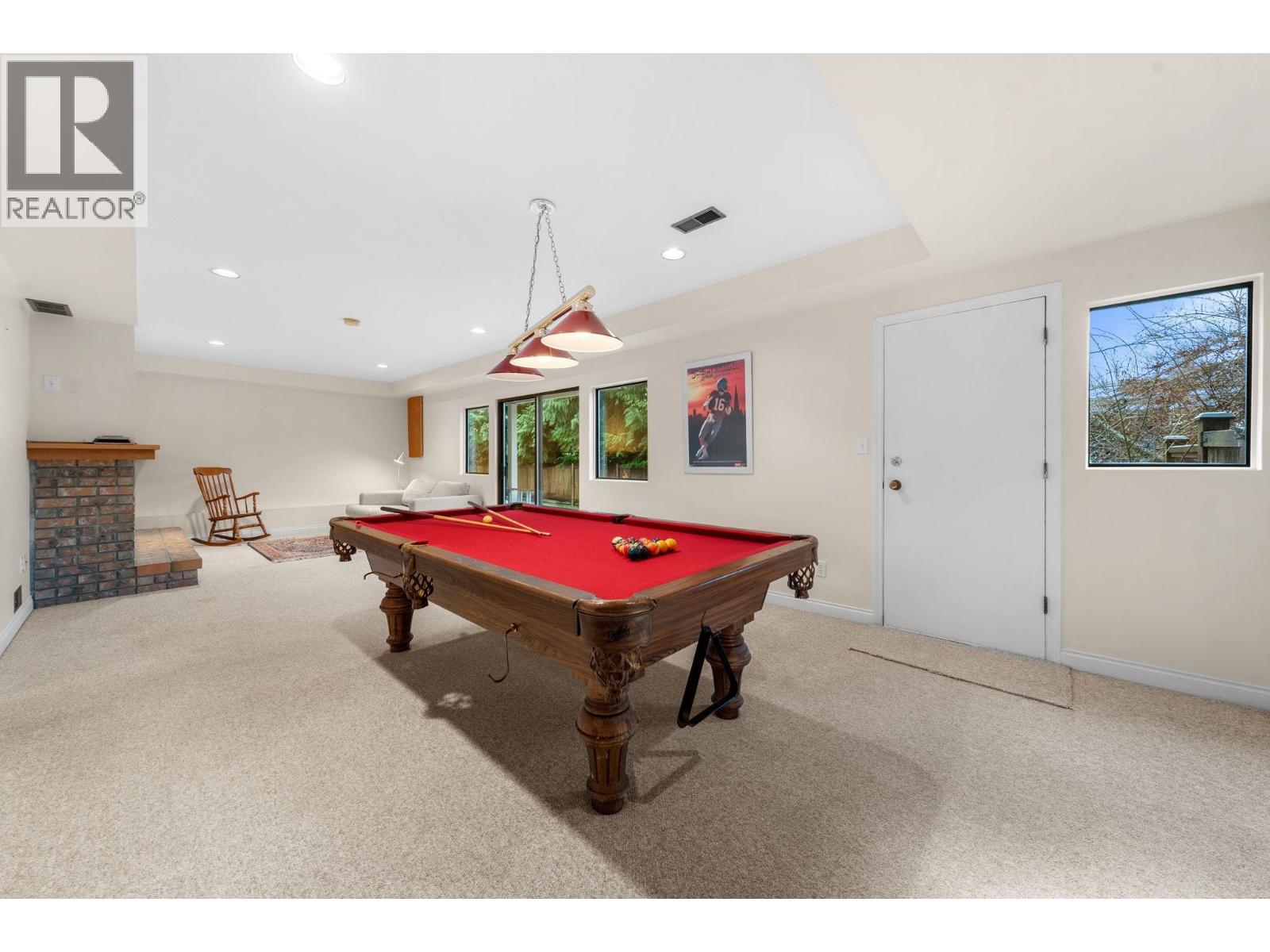 4877 CEDARCREST AVENUE, North Vancouver