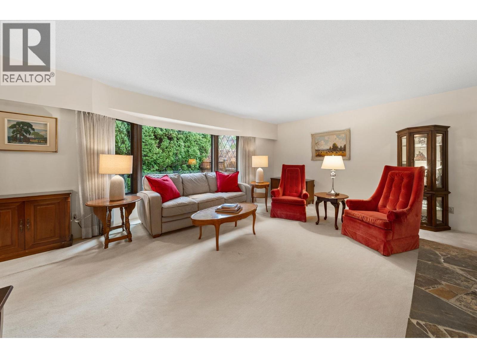 4877 CEDARCREST AVENUE, North Vancouver