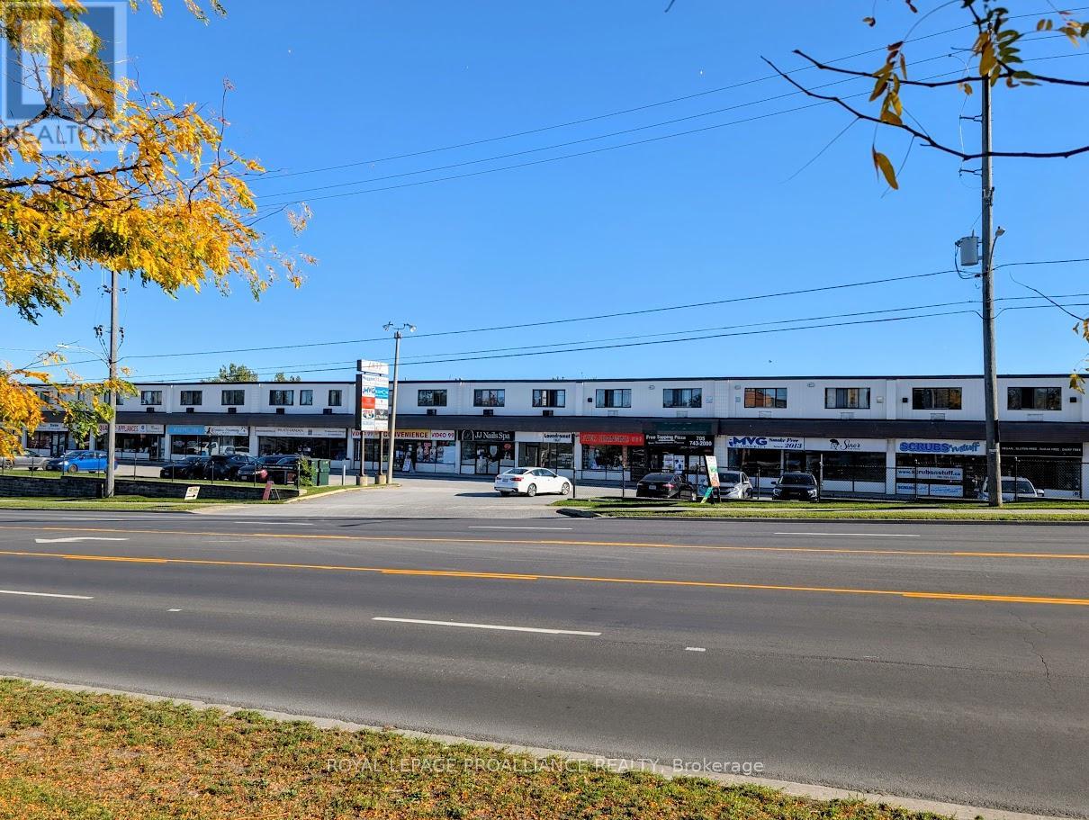 13 - 1837 LANSDOWNE STREET W