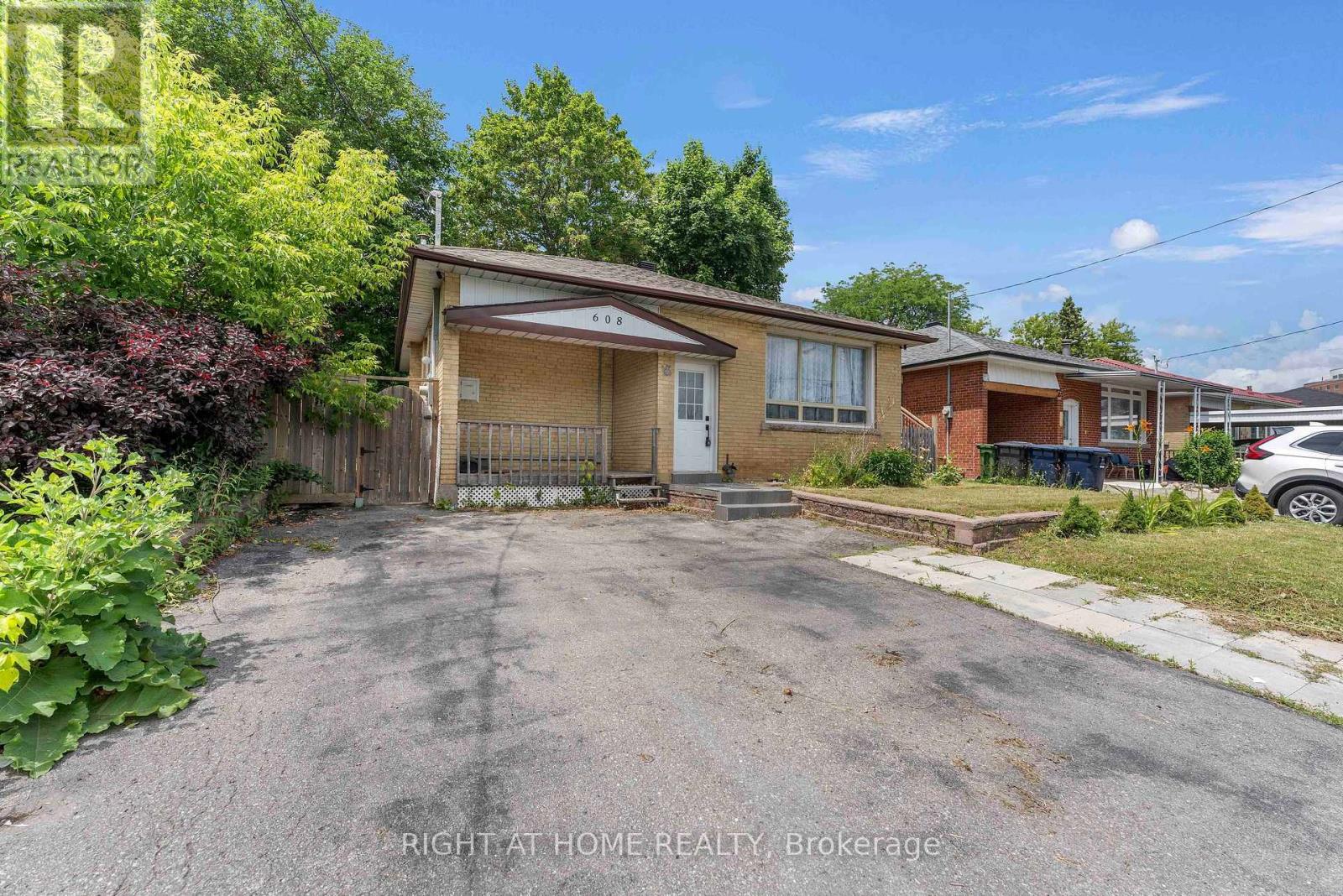 608 MCCOWAN ROAD - 2