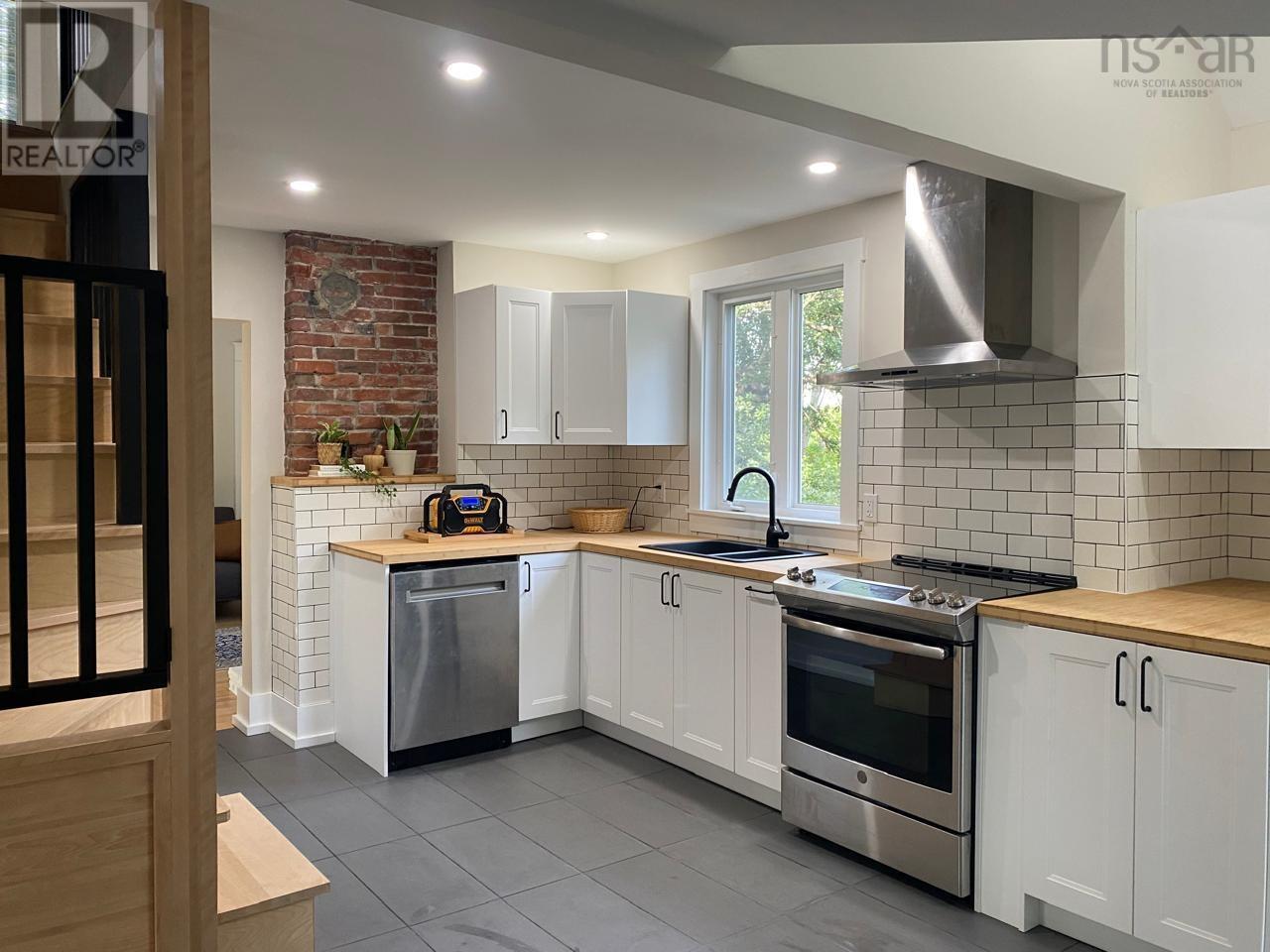 Property 9 of 22 of 38 Kearney Lake Road