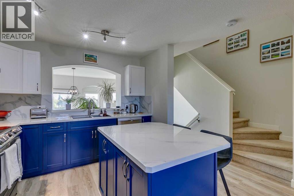 Single Family House 4 Level for Sale in  Everridge Common SW Evergreen Calgary 