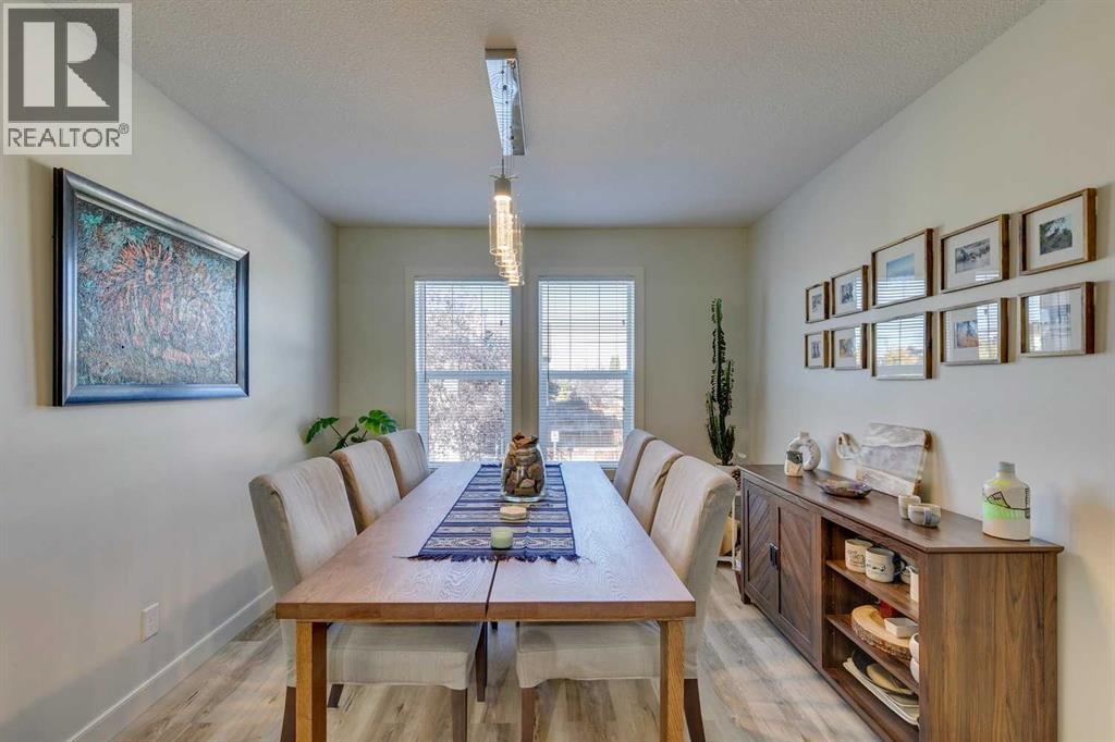 Single Family House 4 Level for Sale in  Everridge Common SW Evergreen Calgary 