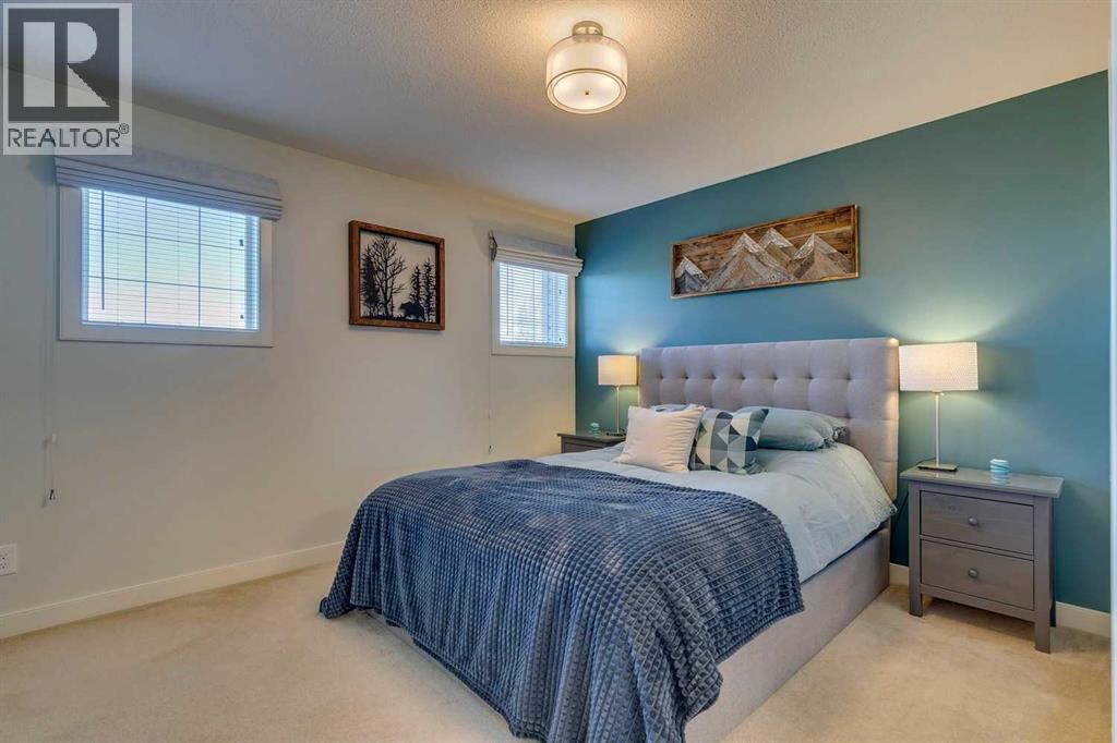 Single Family House 4 Level for Sale in  Everridge Common SW Evergreen Calgary 