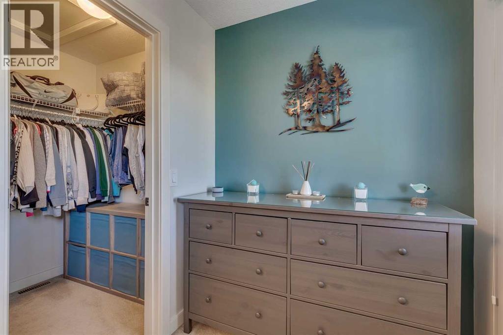 Single Family House 4 Level for Sale in  Everridge Common SW Evergreen Calgary 