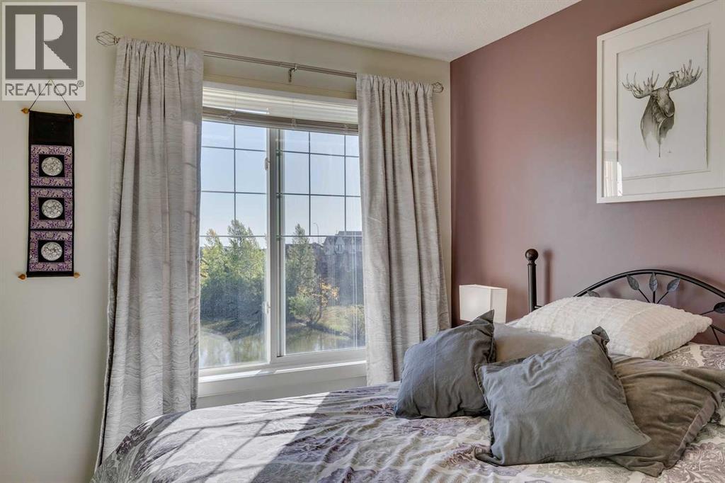 Single Family House 4 Level for Sale in  Everridge Common SW Evergreen Calgary 