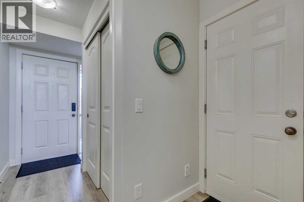 Single Family House 4 Level for Sale in  Everridge Common SW Evergreen Calgary 