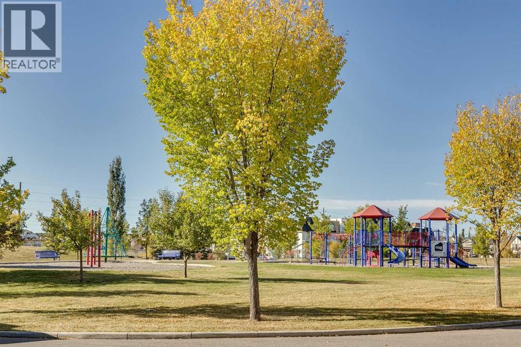 Single Family House 4 Level for Sale in  Everridge Common SW Evergreen Calgary 