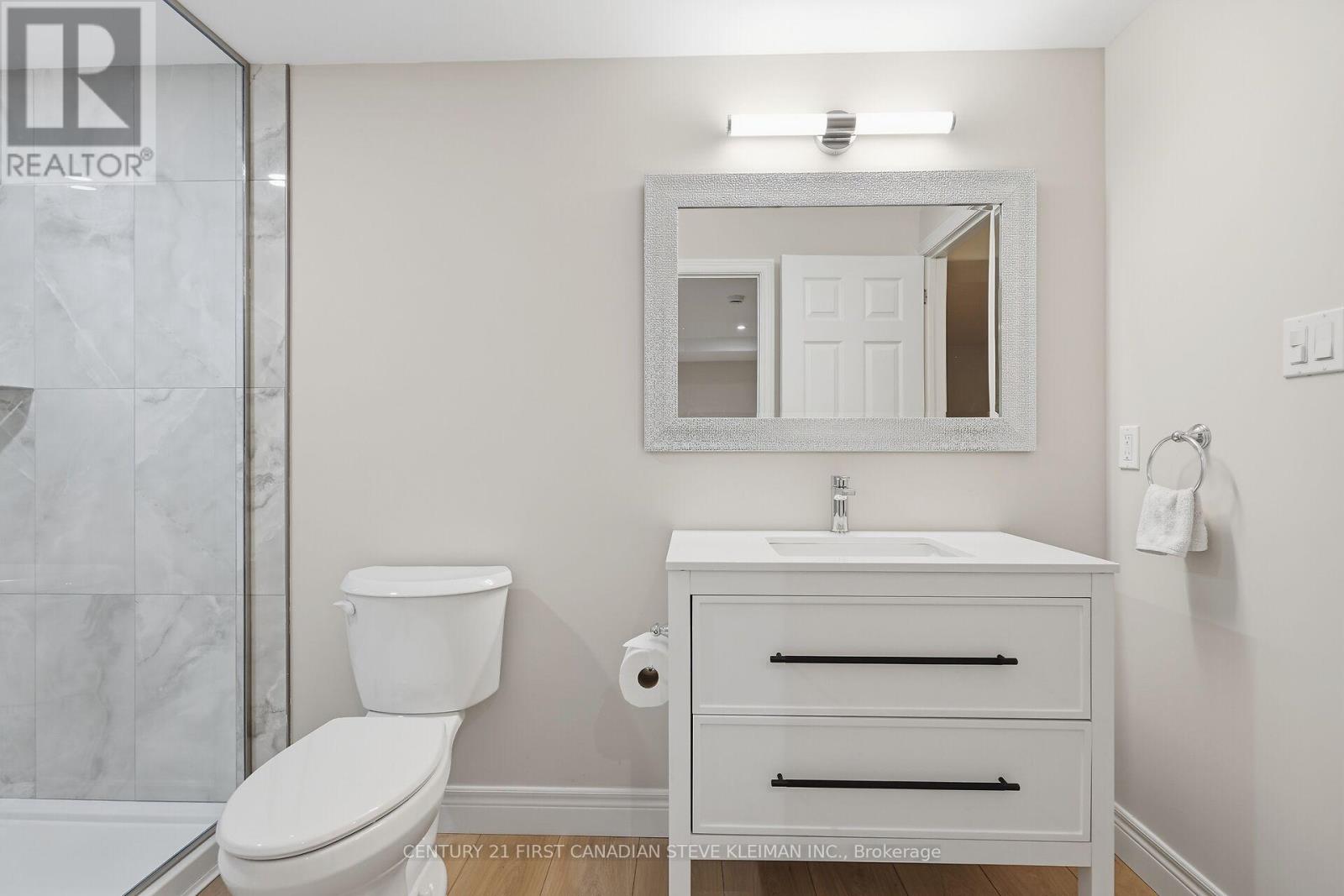 879 GARIBALDI AVENUE - 23