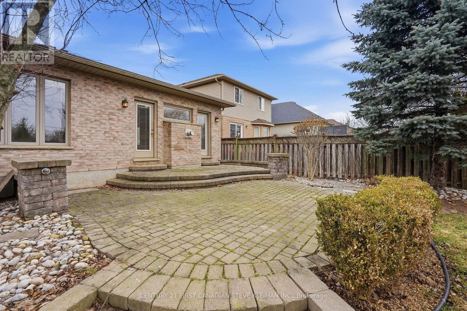 879 GARIBALDI AVENUE - 31