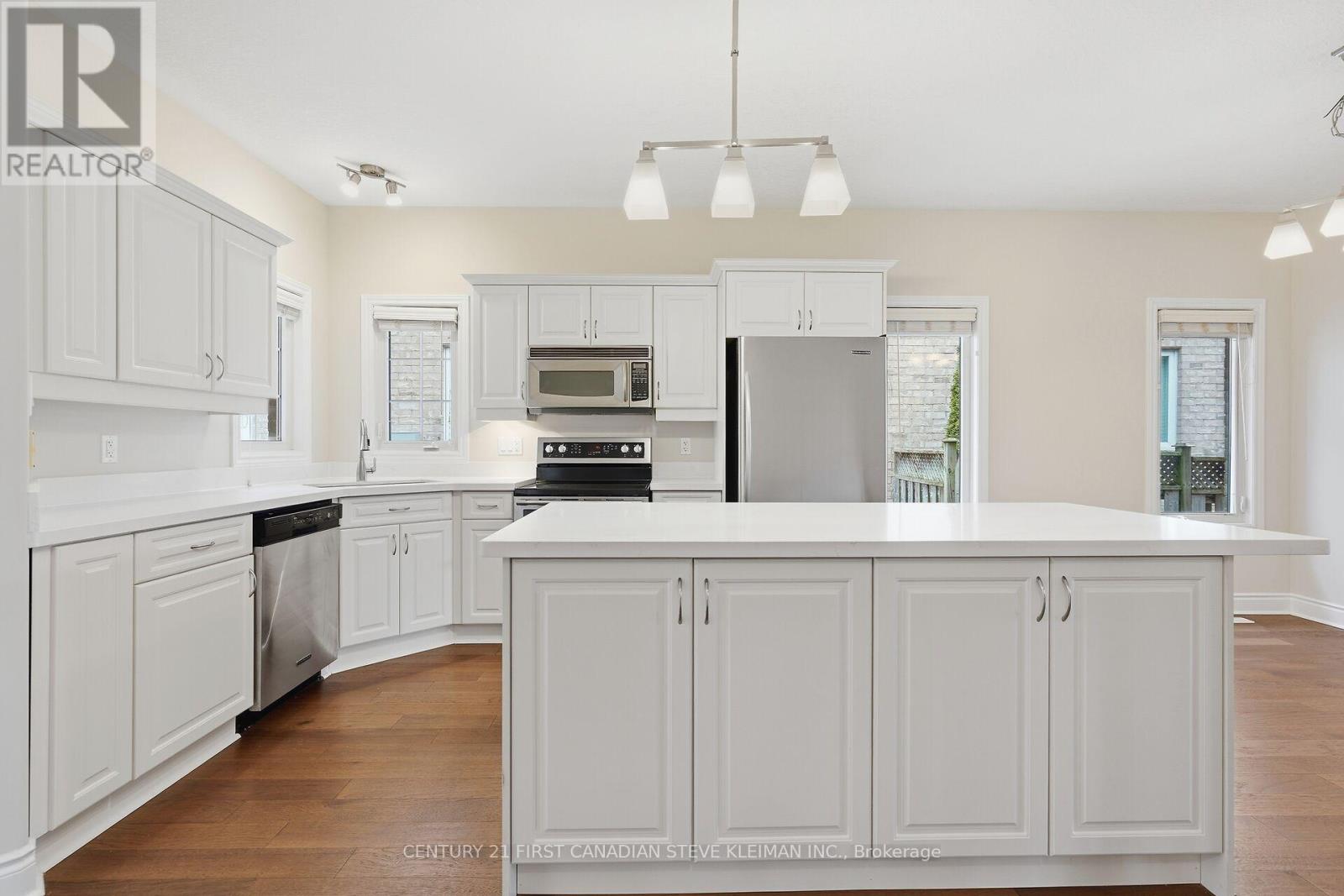 879 GARIBALDI AVENUE - 6