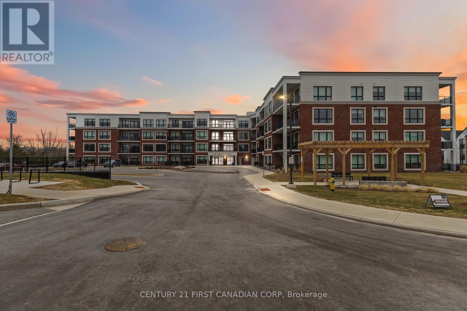 105 - 1975 FOUNTAIN GRASS DRIVE