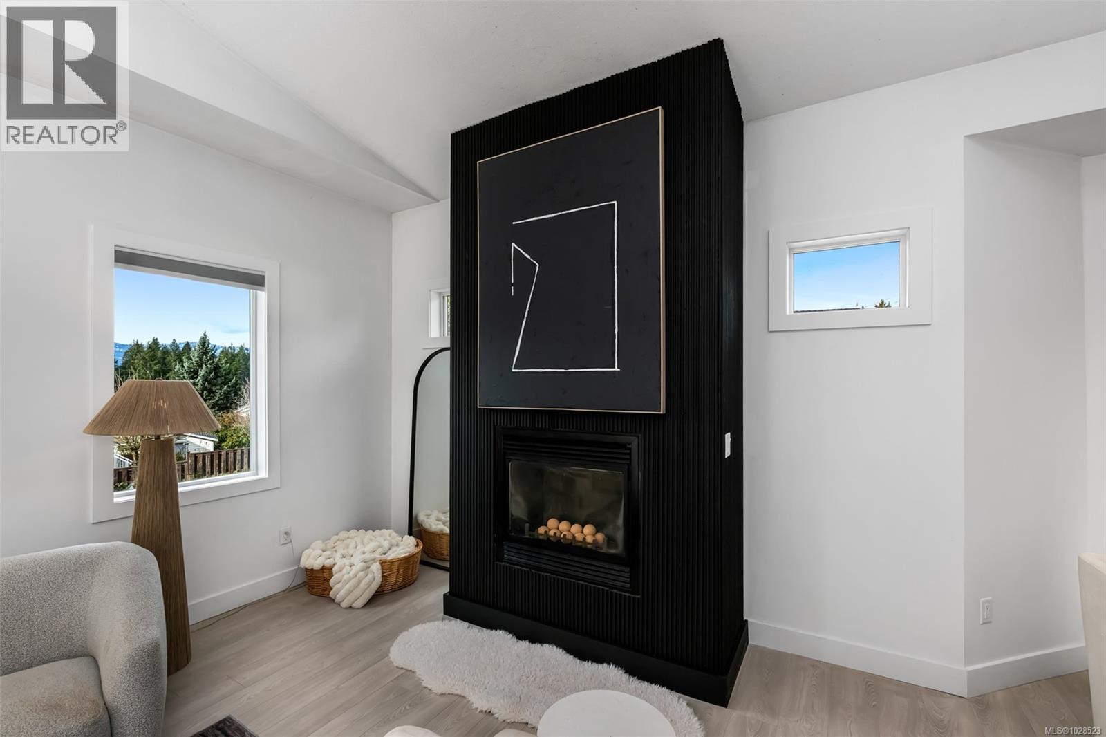 1405 Malahat Dr - 18