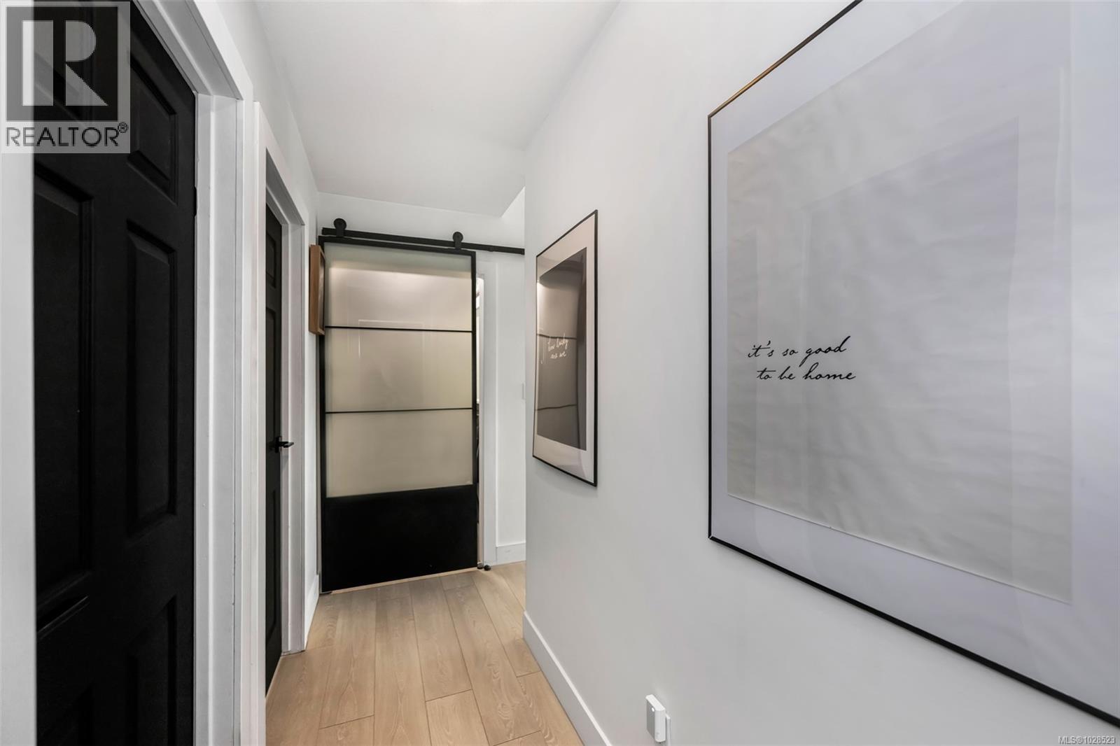 1405 Malahat Dr - 27