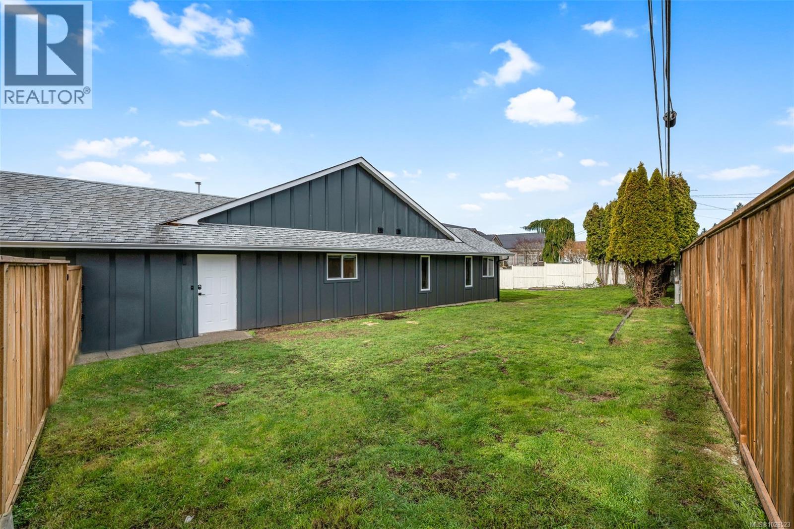 1405 Malahat Dr - 3
