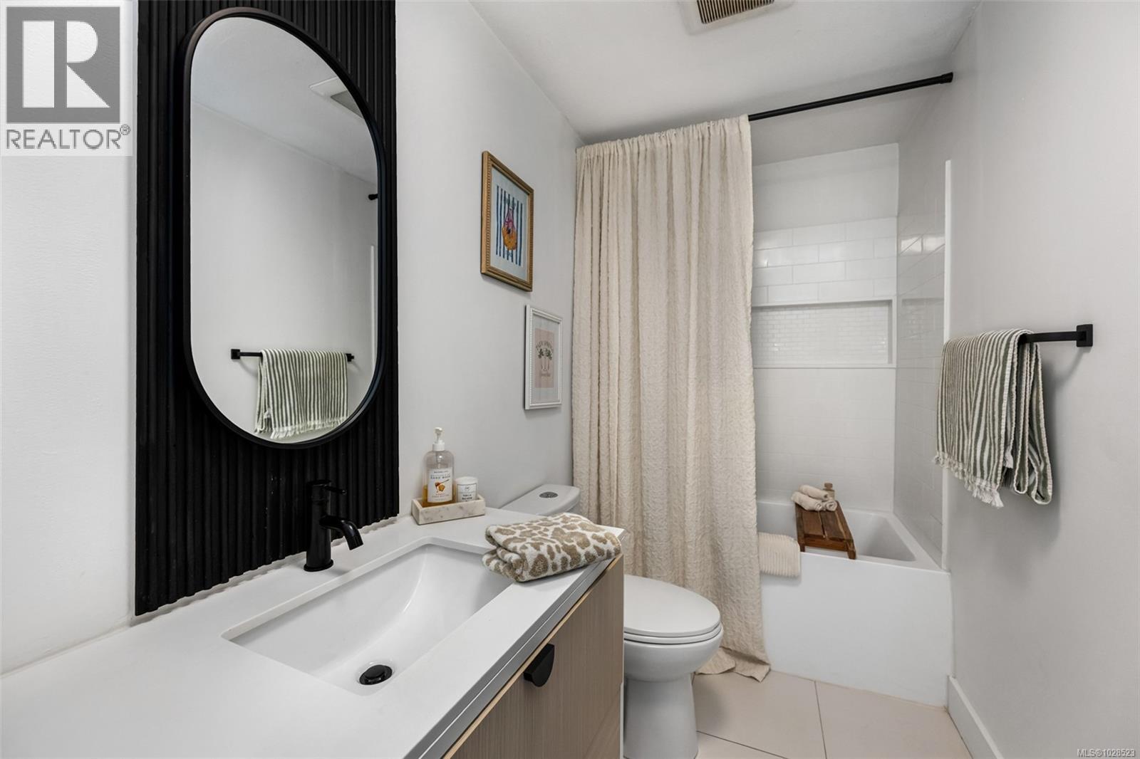 1405 MALAHAT DR - 32