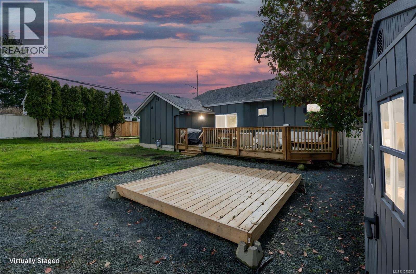 1405 Malahat Dr - 37