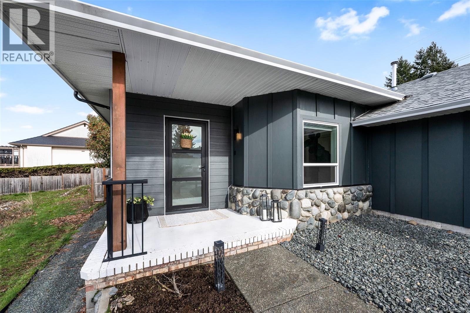 1405 Malahat Dr - 5