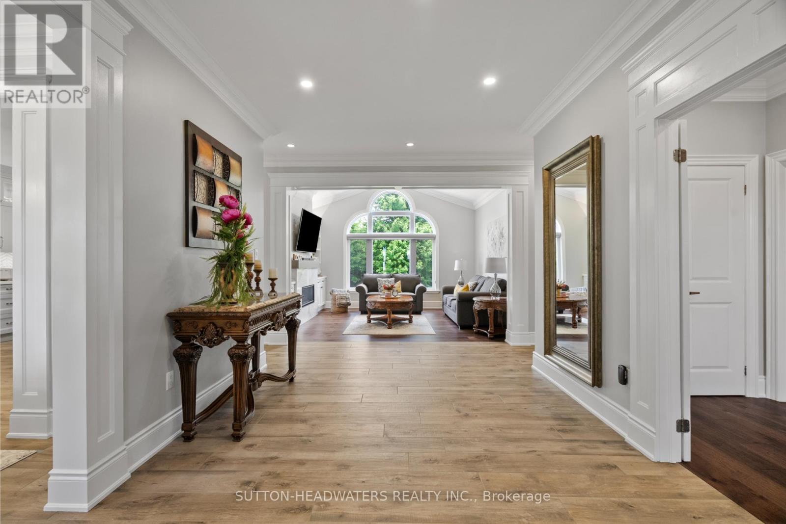 63 BROOKHAVEN CRESCENT - 2