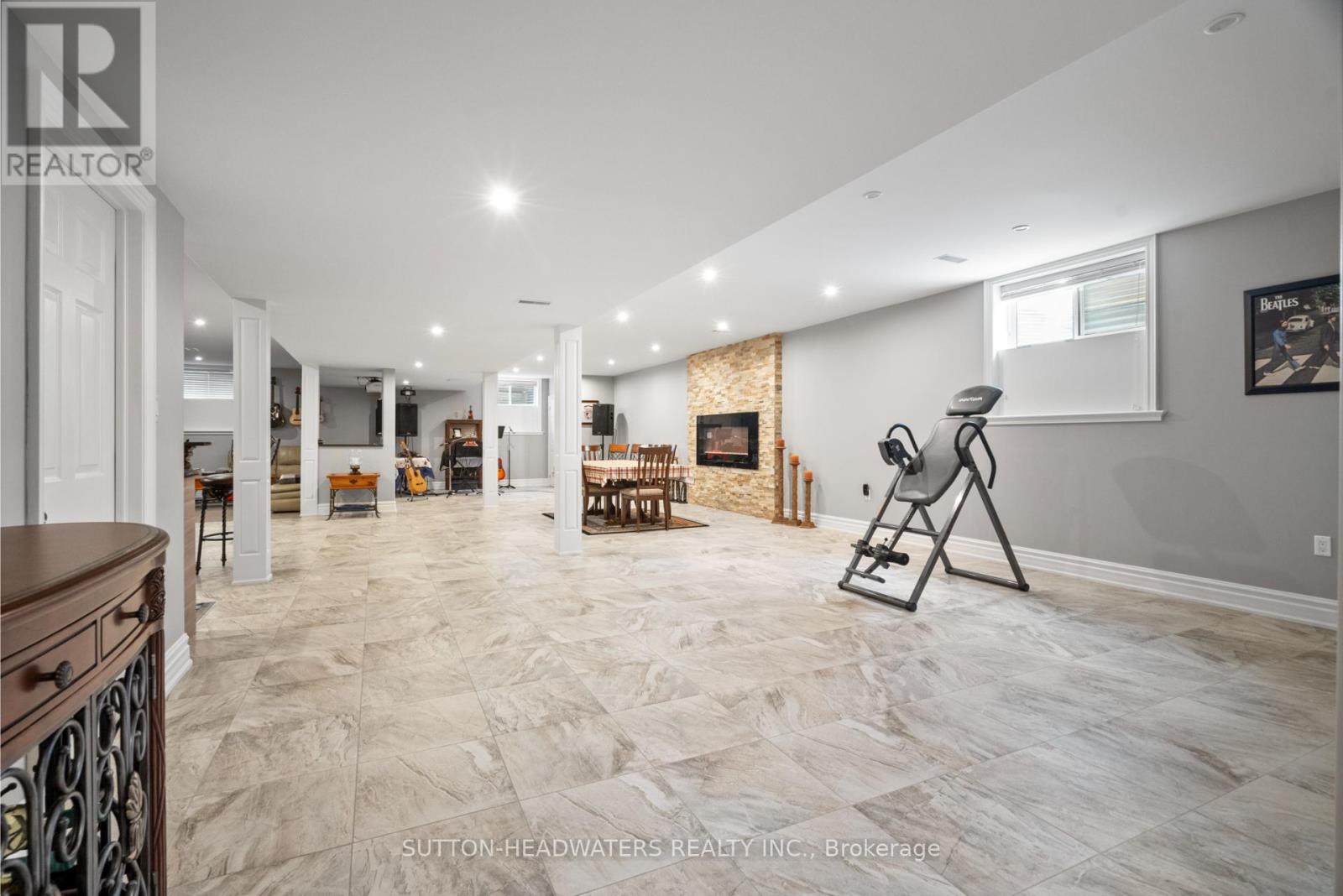 63 BROOKHAVEN CRESCENT - 32