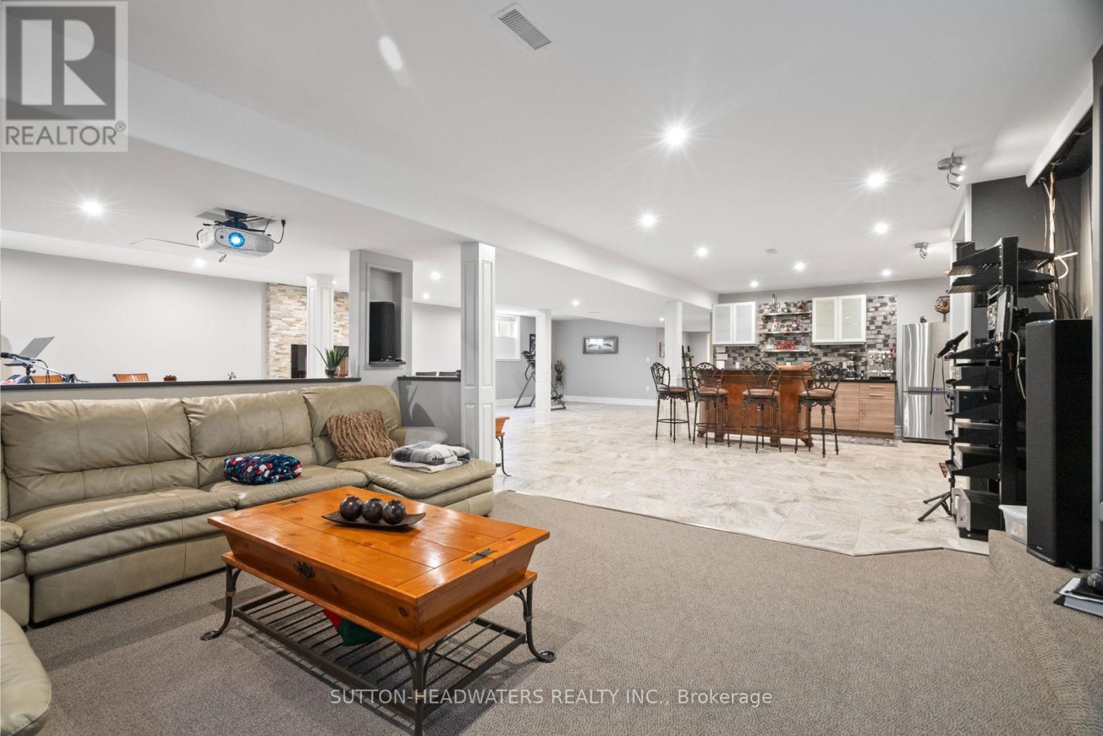 63 BROOKHAVEN CRESCENT - 37