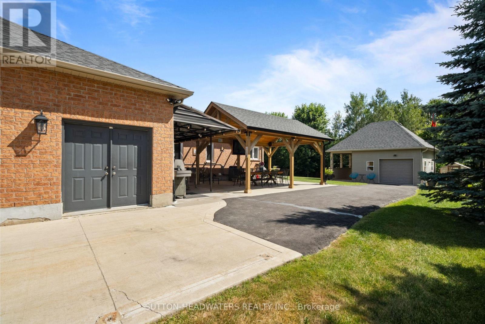 63 BROOKHAVEN CRESCENT - 42
