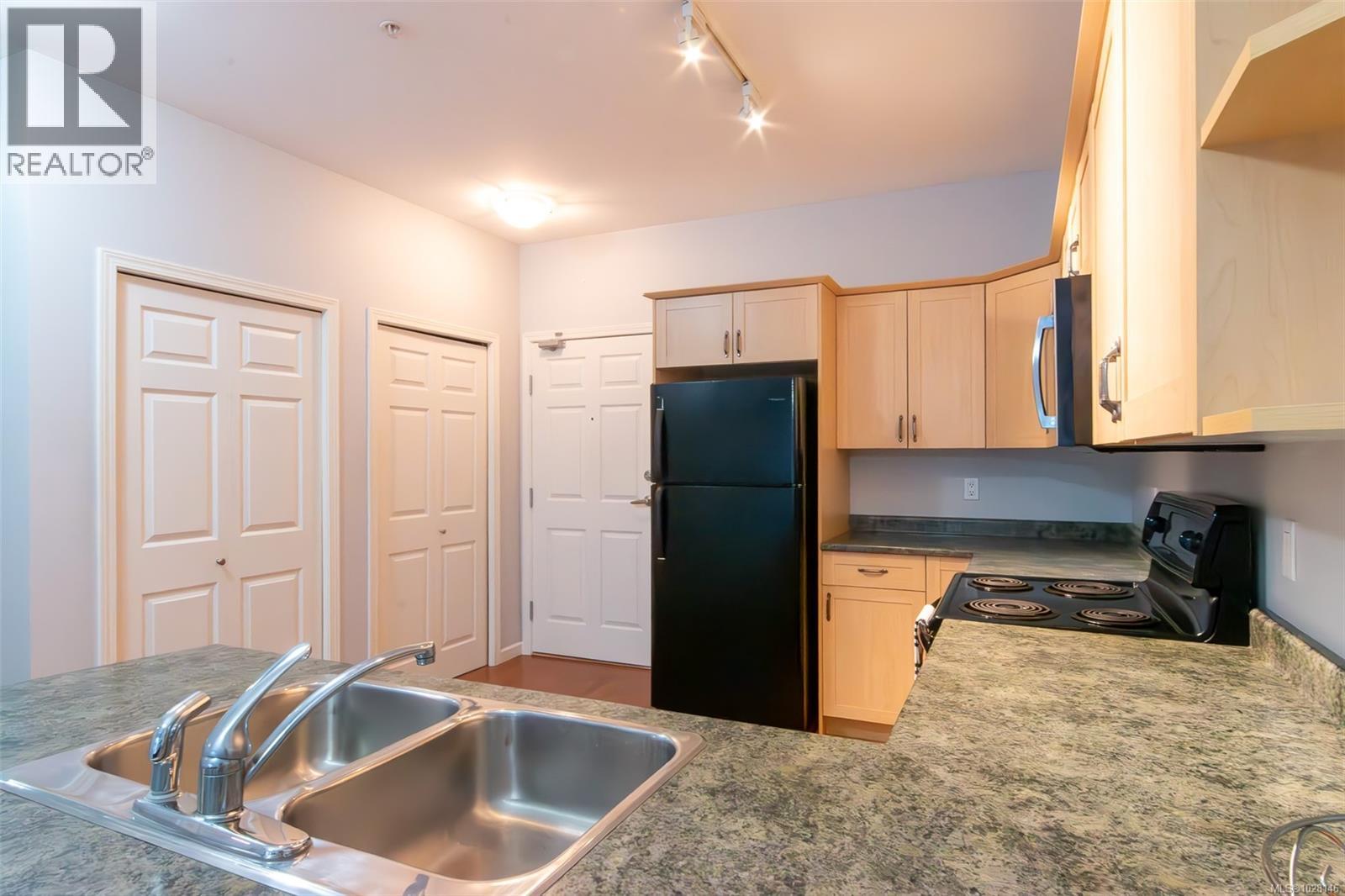 #207 360 GOLDSTREAM AVE - 10