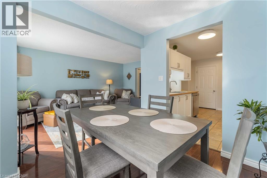 #22 300 REXFORD DRIVE - 9