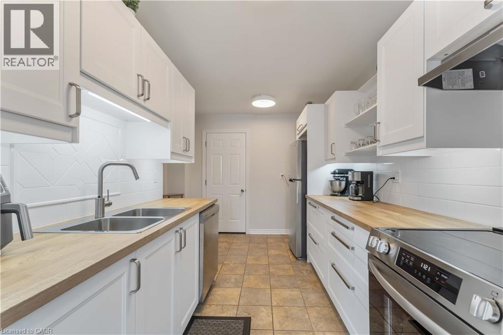 #22 300 REXFORD DRIVE - 1