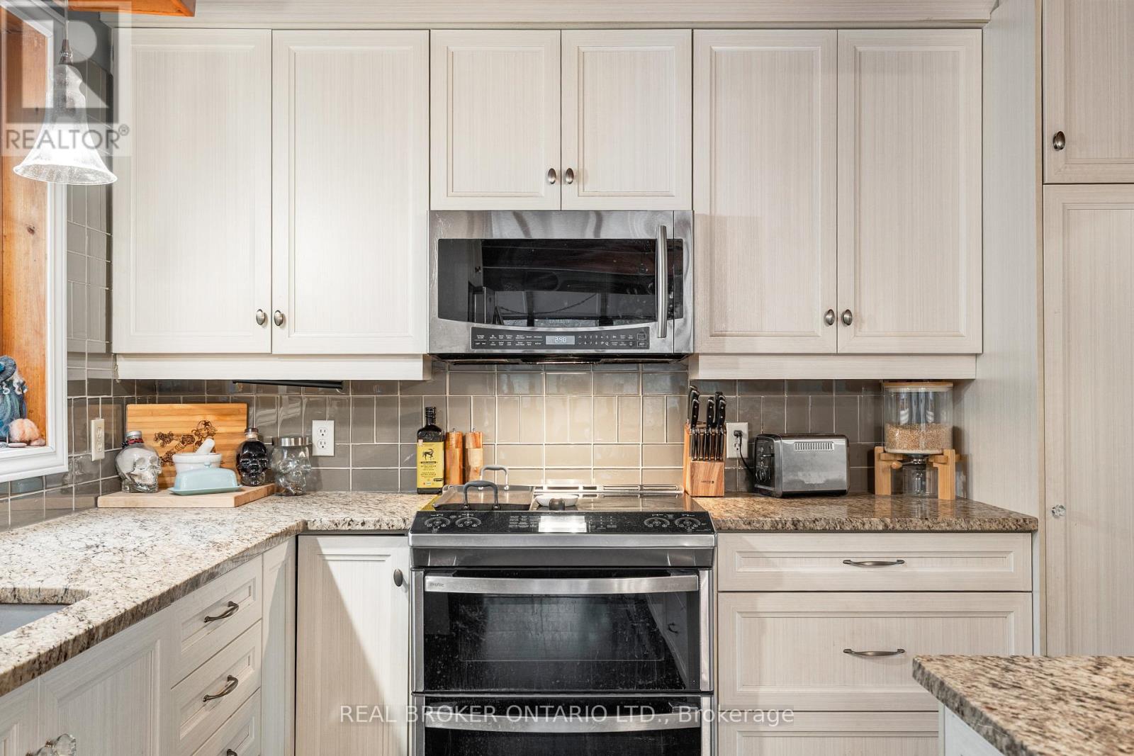 1 WOODLAND DRIVE - 22