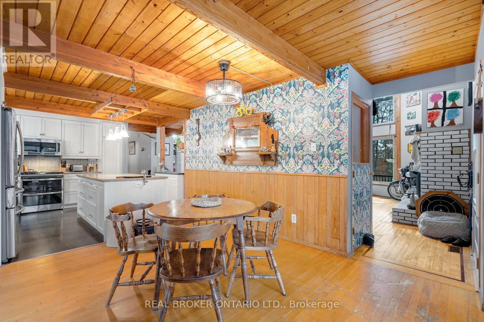 1 WOODLAND DRIVE - 25