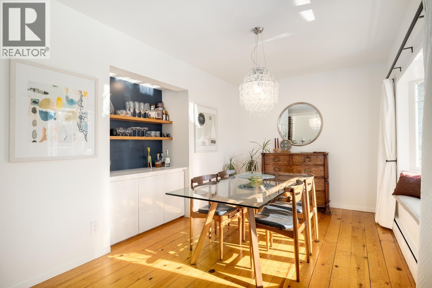 3841 LONSDALE AVENUE, North Vancouver