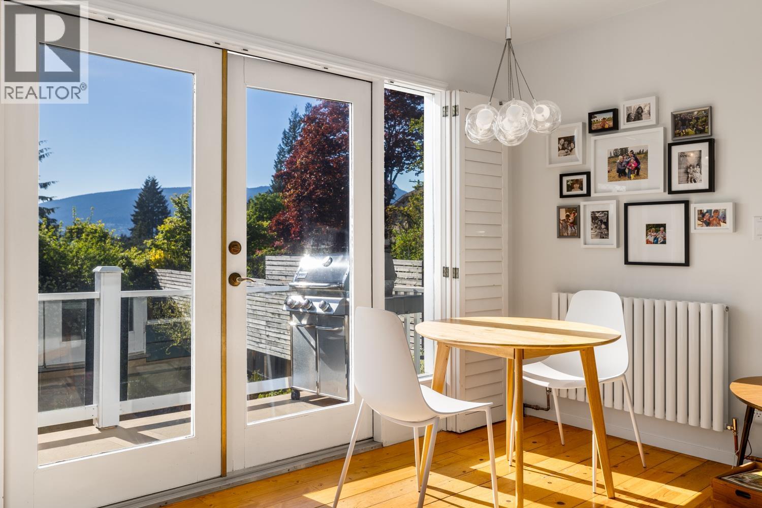 3841 LONSDALE AVENUE, North Vancouver