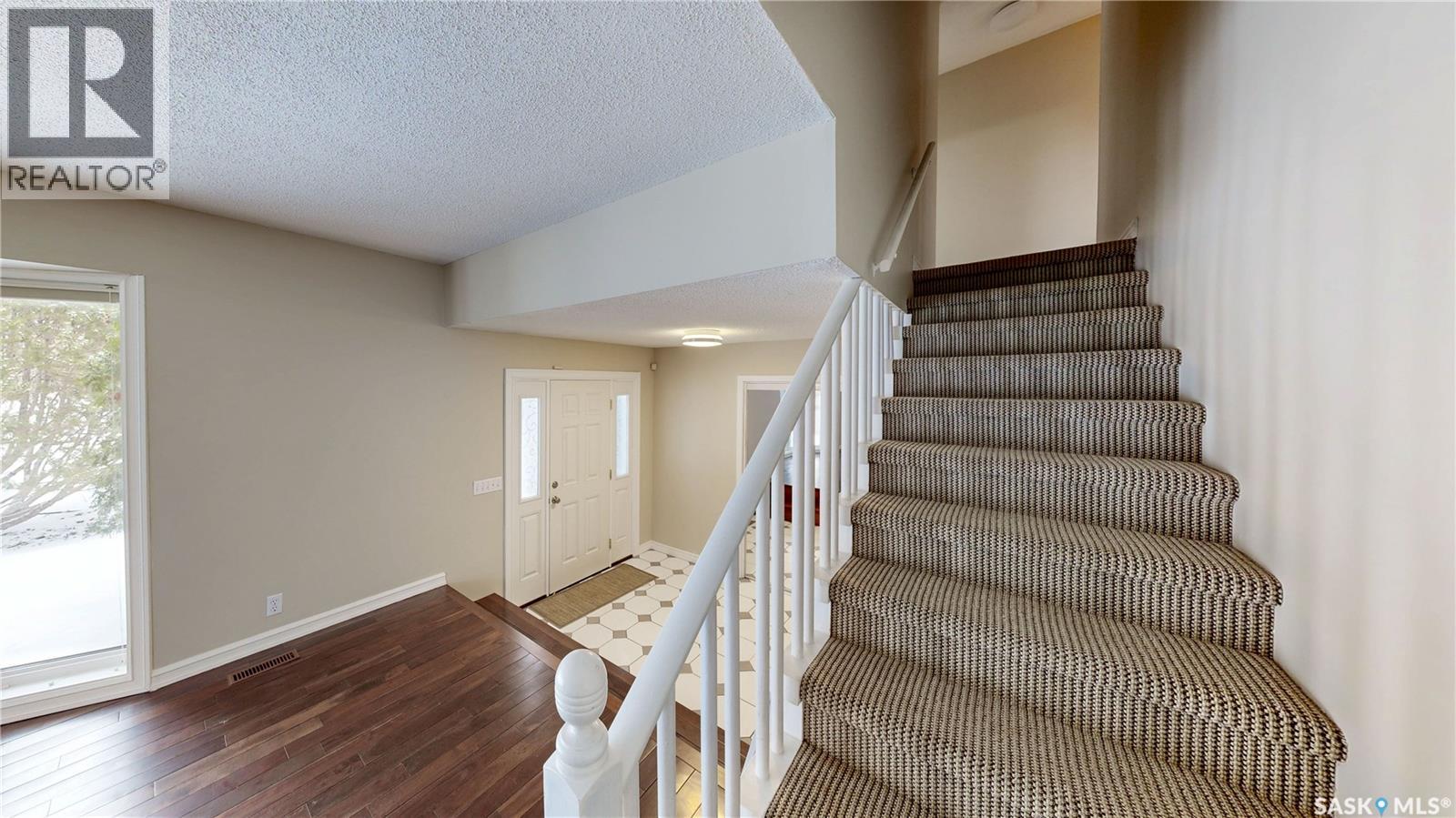 Single Family House 2 Level for Sale in  Lowry PLACE Regina 