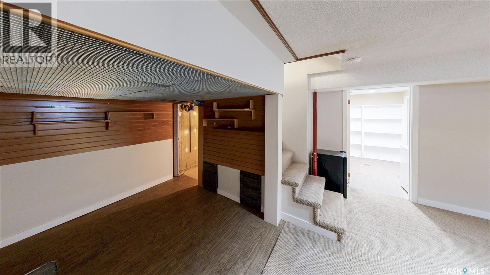 Single Family House 2 Level for Sale in  Lowry PLACE Regina 