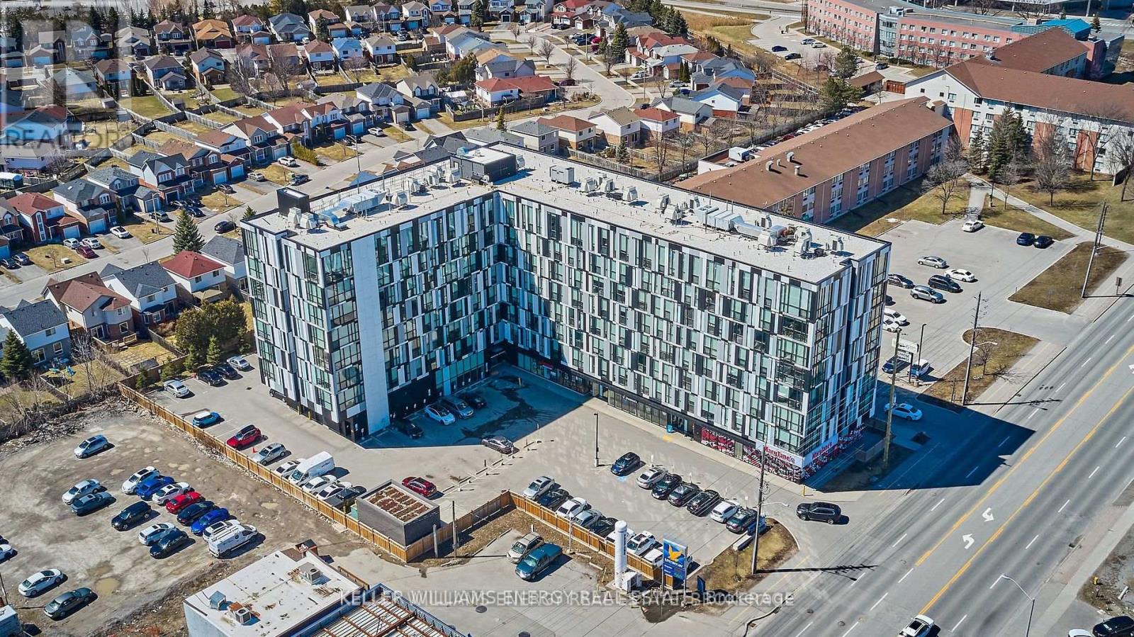 504 - 1900 SIMCOE STREET N