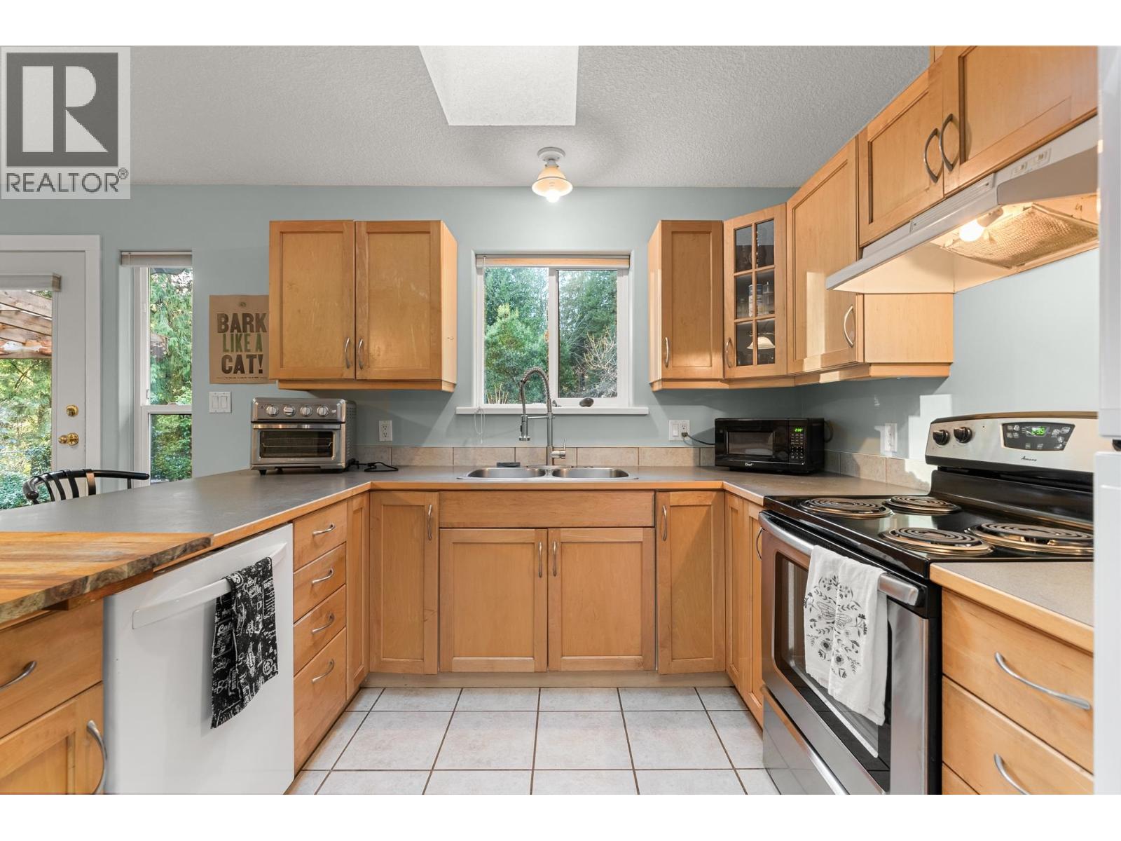 1559 PARK AVENUE, Roberts Creek