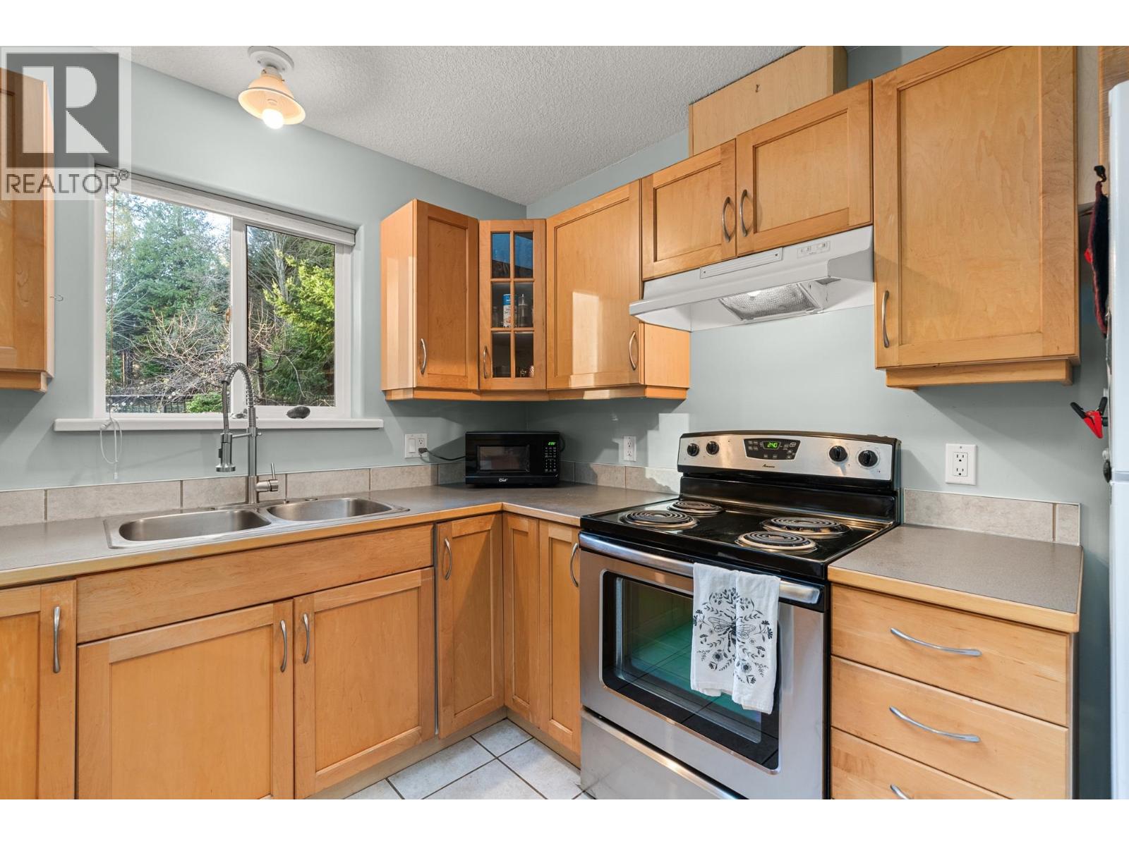 1559 PARK AVENUE, Roberts Creek