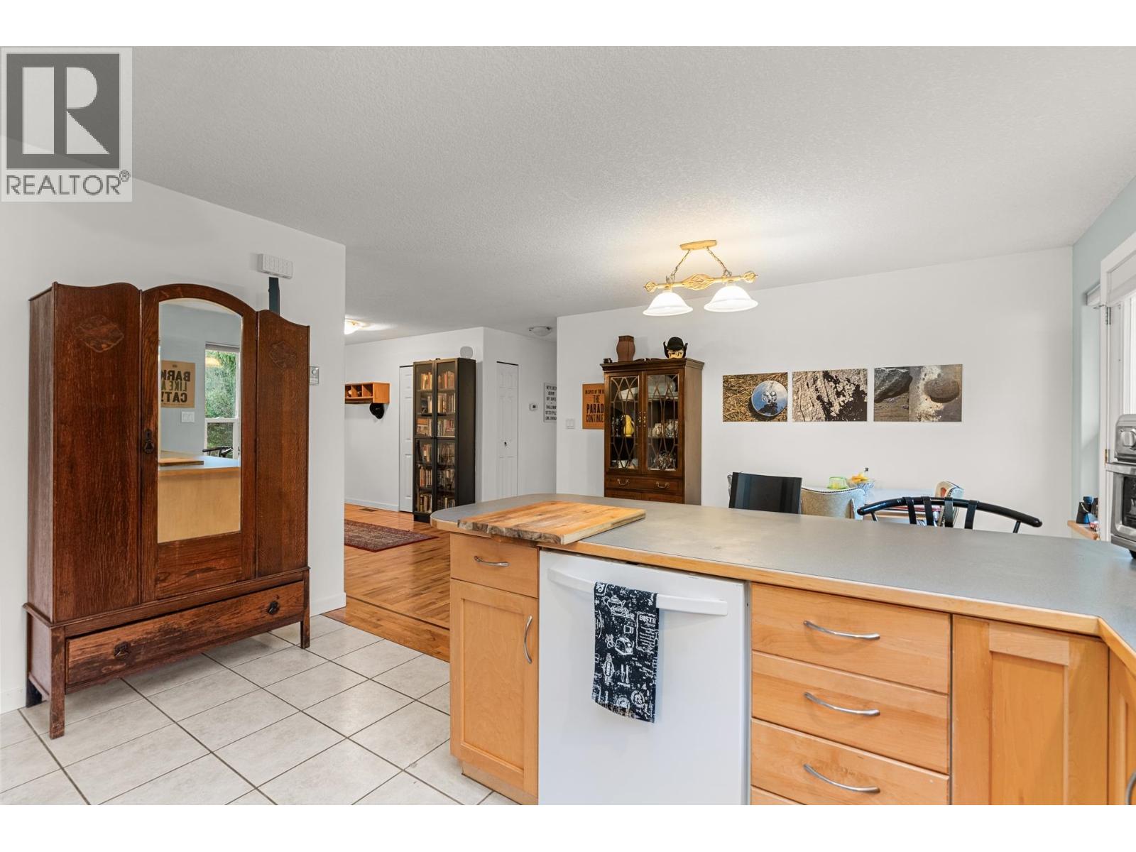 1559 PARK AVENUE, Roberts Creek