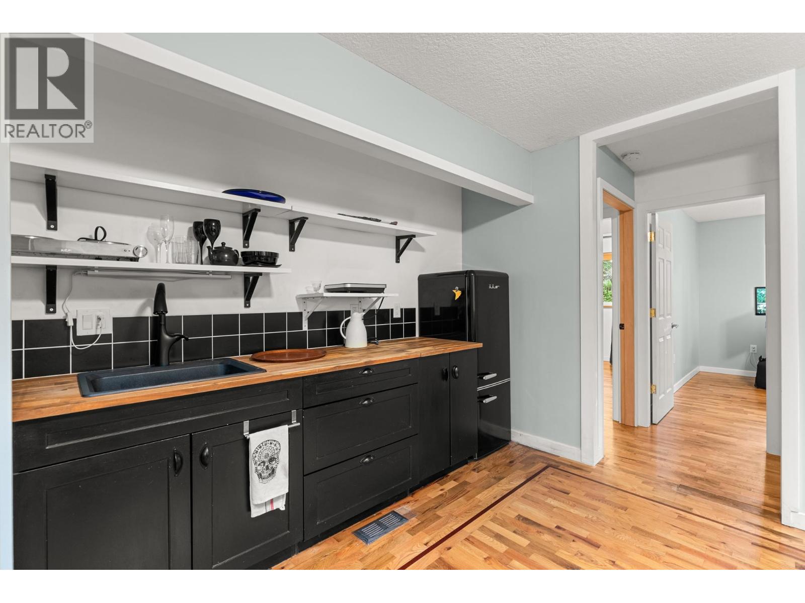 1559 PARK AVENUE, Roberts Creek