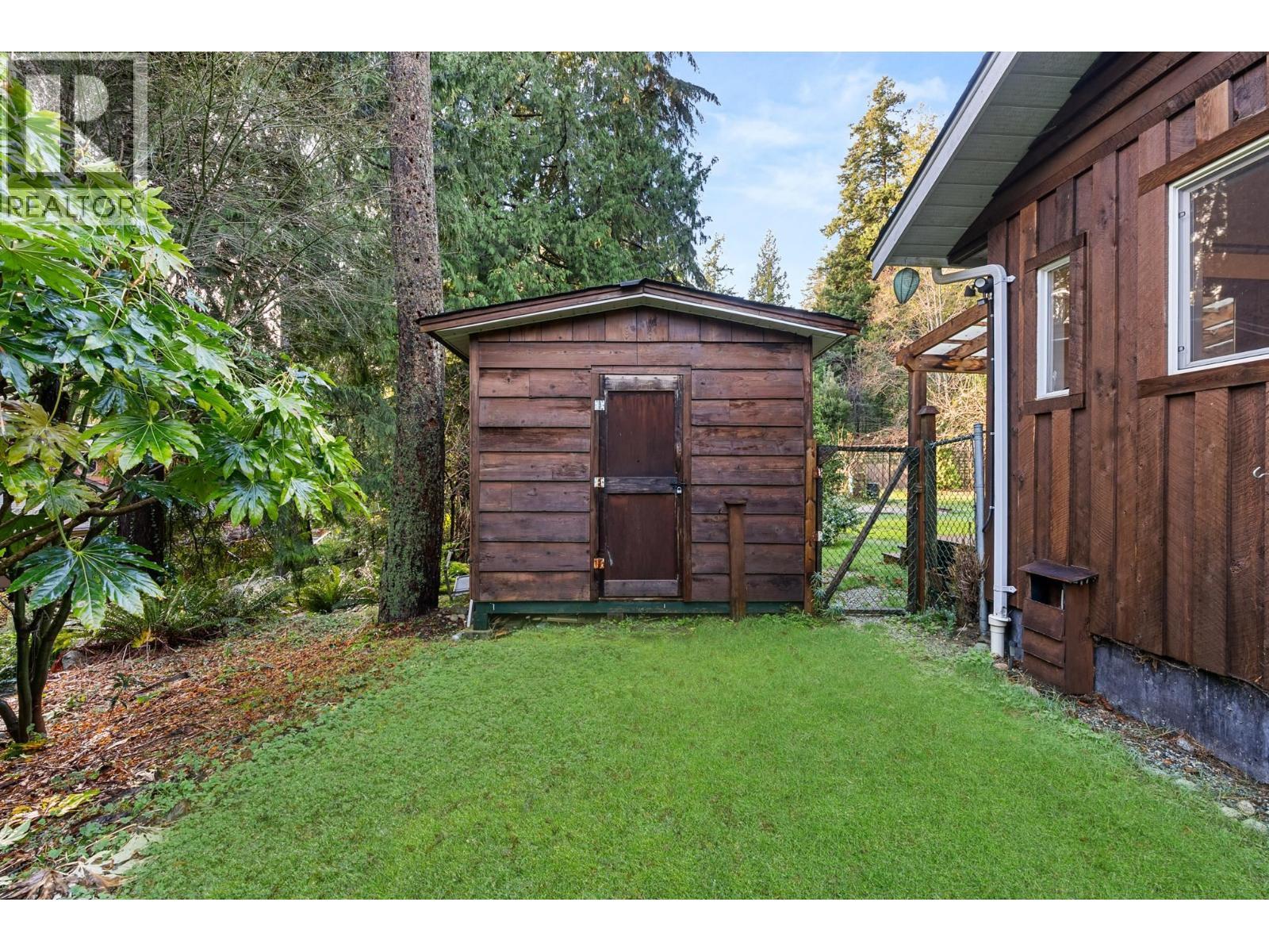 1559 PARK AVENUE, Roberts Creek