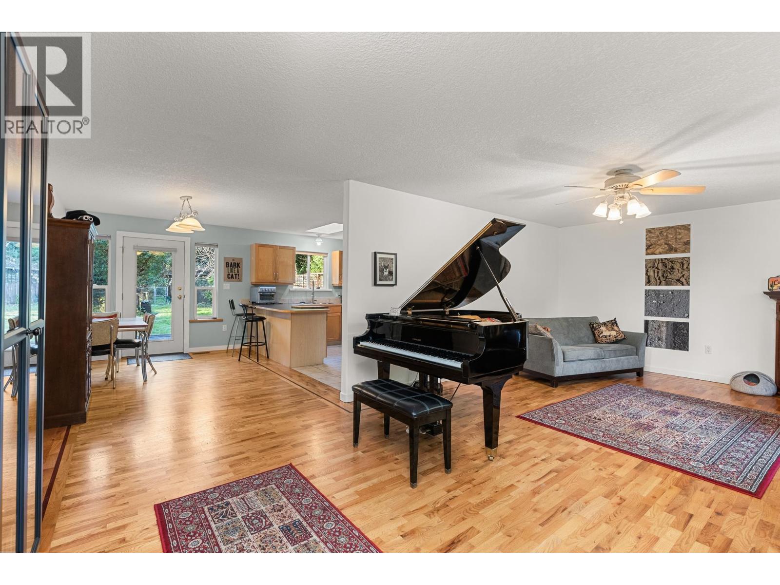 1559 PARK AVENUE, Roberts Creek